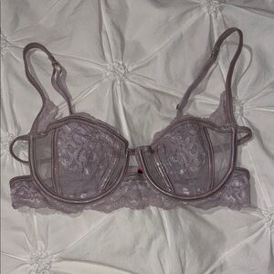 Elegant Lace Underwire Bra in Soft Purple